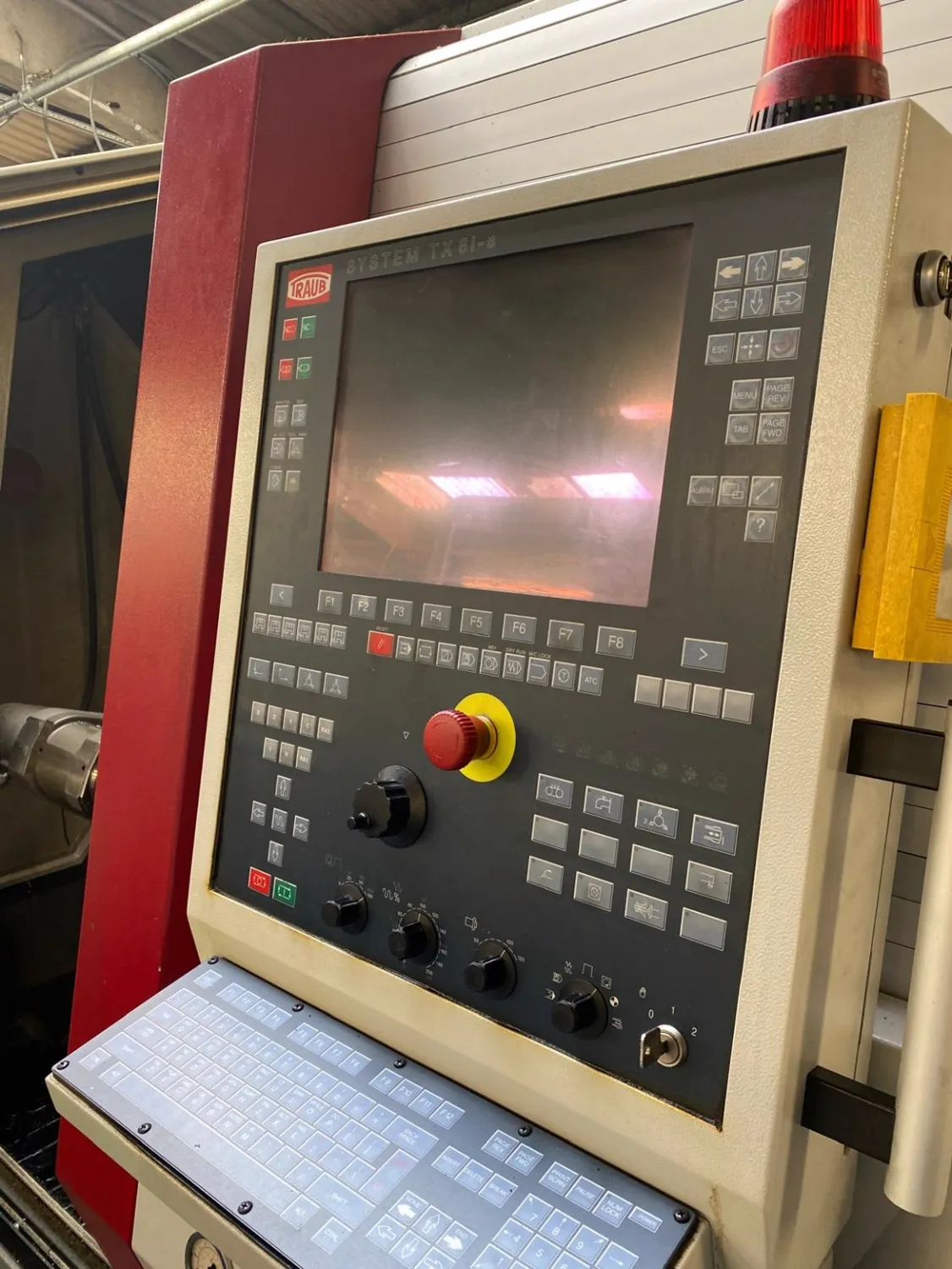 TRAUB TNL 32 – Bedienpult TX 8i-s